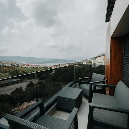 View * Neum